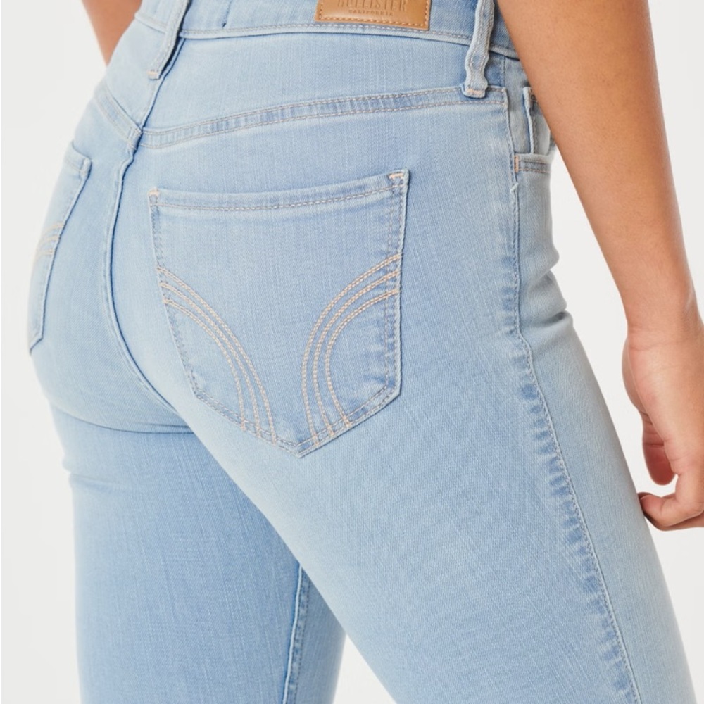 Hollister • Light Wash Jeans
